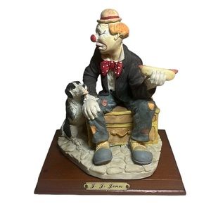 Davar Clown with hot dog & dog